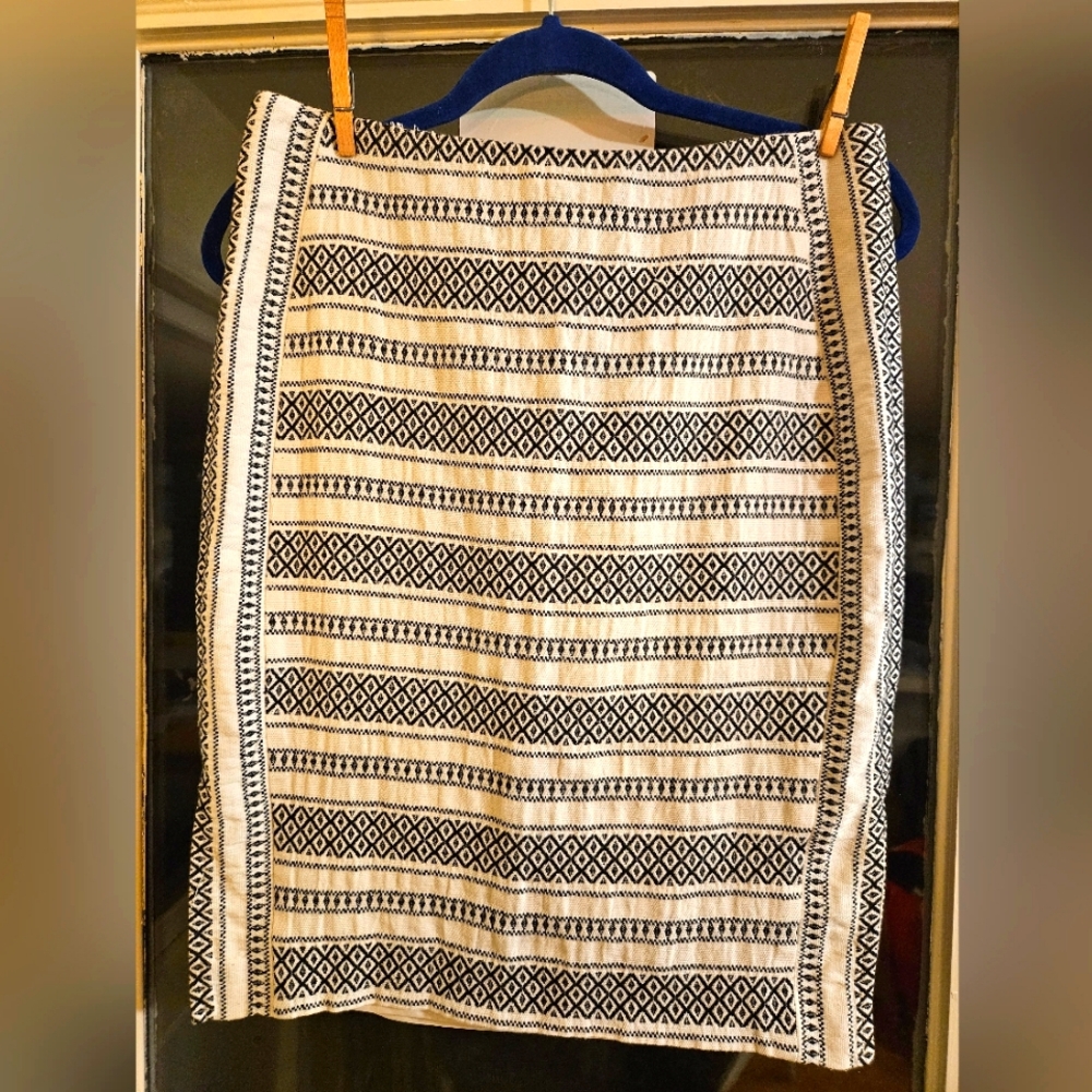 Loft pencil skirt size 8 geometric black and cream